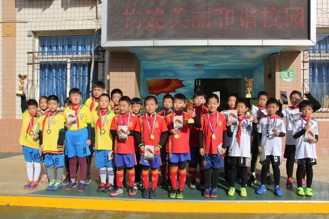 中国青训小将受邀进驻西班牙大使馆 感受祖国力量再立志