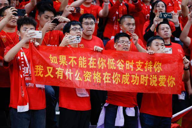 詹姆斯加盟76人，他在球队中的真正角色究竟是什么？