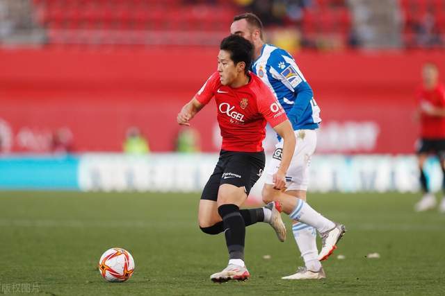 赫尔城五年签下法国前锋肖，今夏第12笔引援